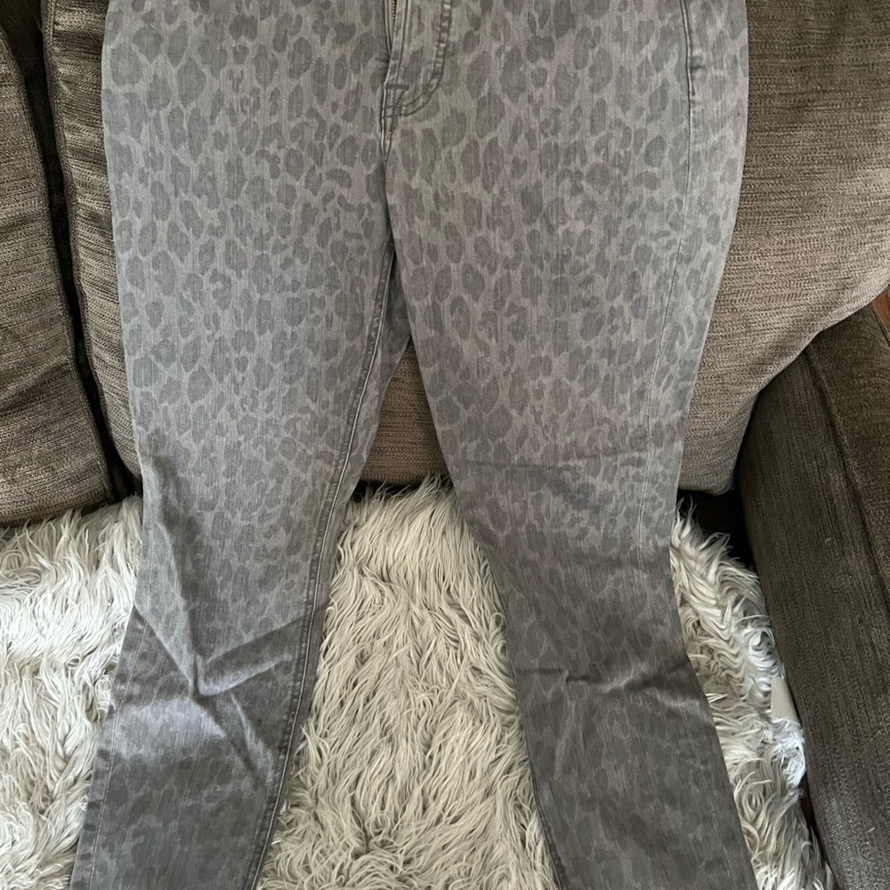 Gray print stretch skinny pants only worn a couple of times